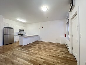 52 Bergen Ave, Unit 1 in Jersey City, NJ - Building Photo - Building Photo
