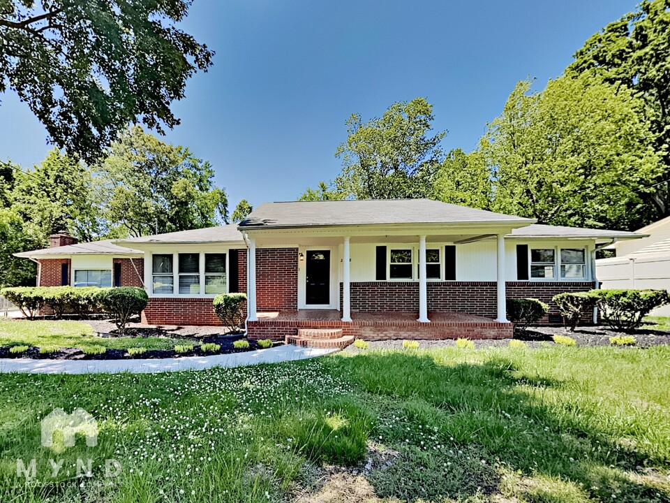 2338 Linwood Rd in Gastonia, NC - Building Photo