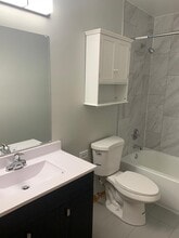 600 Wedgewood Cir in Lake In The Hills, IL - Building Photo - Building Photo