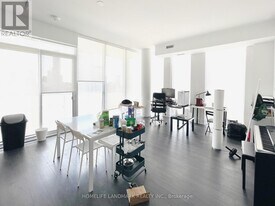 28 Wellesley St E in Toronto, ON - Building Photo