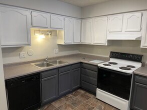 13 E Burlington St in Iowa City, IA - Building Photo - Building Photo