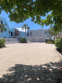 216 Tenacity Ln in Siesta Key, FL - Foto de edificio - Building Photo