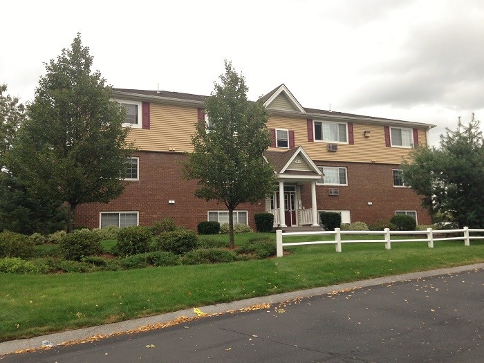 3981 Brown Ave-Unit -83 in Manchester, NH - Foto de edificio