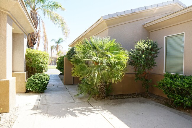 5 Orleans Rd in Rancho Mirage, CA - Building Photo - Building Photo