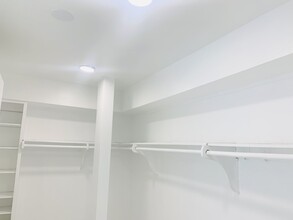 5301 Balboa Blvd in Los Angeles, CA - Building Photo - Building Photo