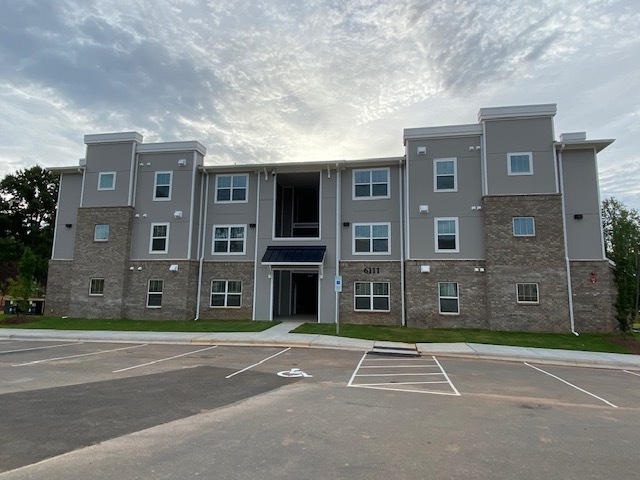 Cedarwood Pointe in Charlotte, NC - Building Photo