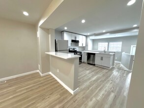 266 St Helena Ave in Dundalk, MD - Foto de edificio - Building Photo