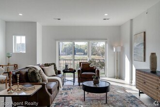 31829 Gabby Ct in New Baltimore, MI - Foto de edificio - Building Photo