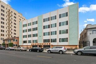 335 Cedar Ave in Long Beach, CA - Building Photo