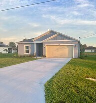 858 Rue Labeau Cir in Ft. Myers, FL - Building Photo