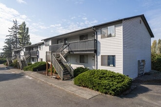 1298 SE 4th Ave in Oak Harbor, WA - Building Photo - Building Photo