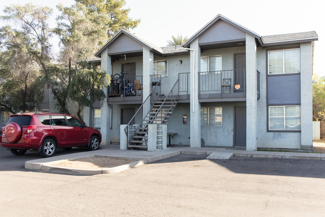 Building 8 in Mesa, AZ - Building Photo