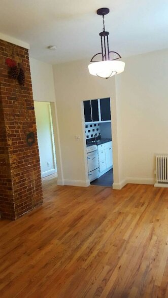 420 Littleworth Ln, Unit 5 in Sea Cliff, NY - Building Photo