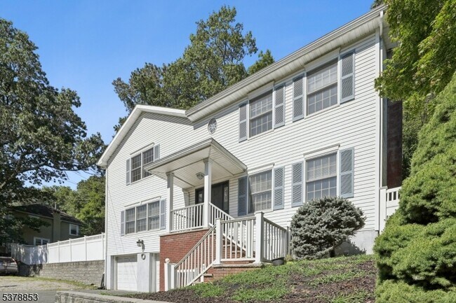 470 Rifle Camp Rd in Woodland Park, NJ - Building Photo - Building Photo