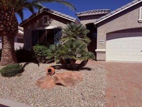 18252 W Buena Vista Dr in Surprise, AZ - Foto de edificio - Building Photo
