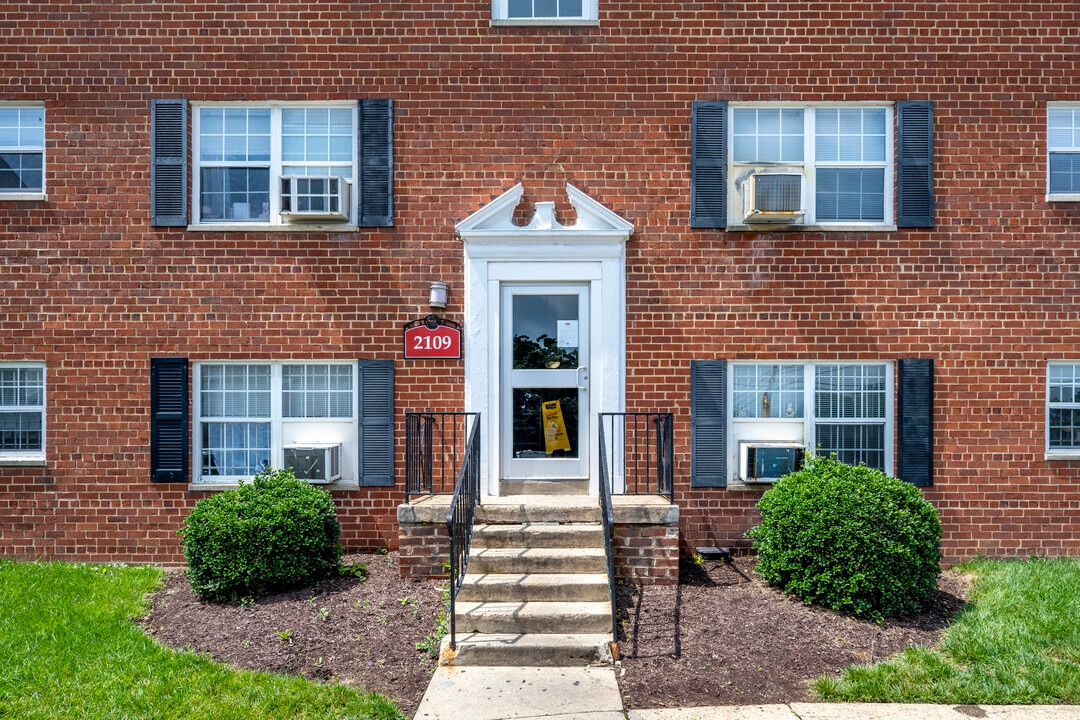 University City Apartments in Hyattsville, MD - Foto de edificio
