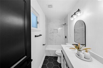 929 Creekdale Dr in Clarkston, GA - Building Photo - Building Photo