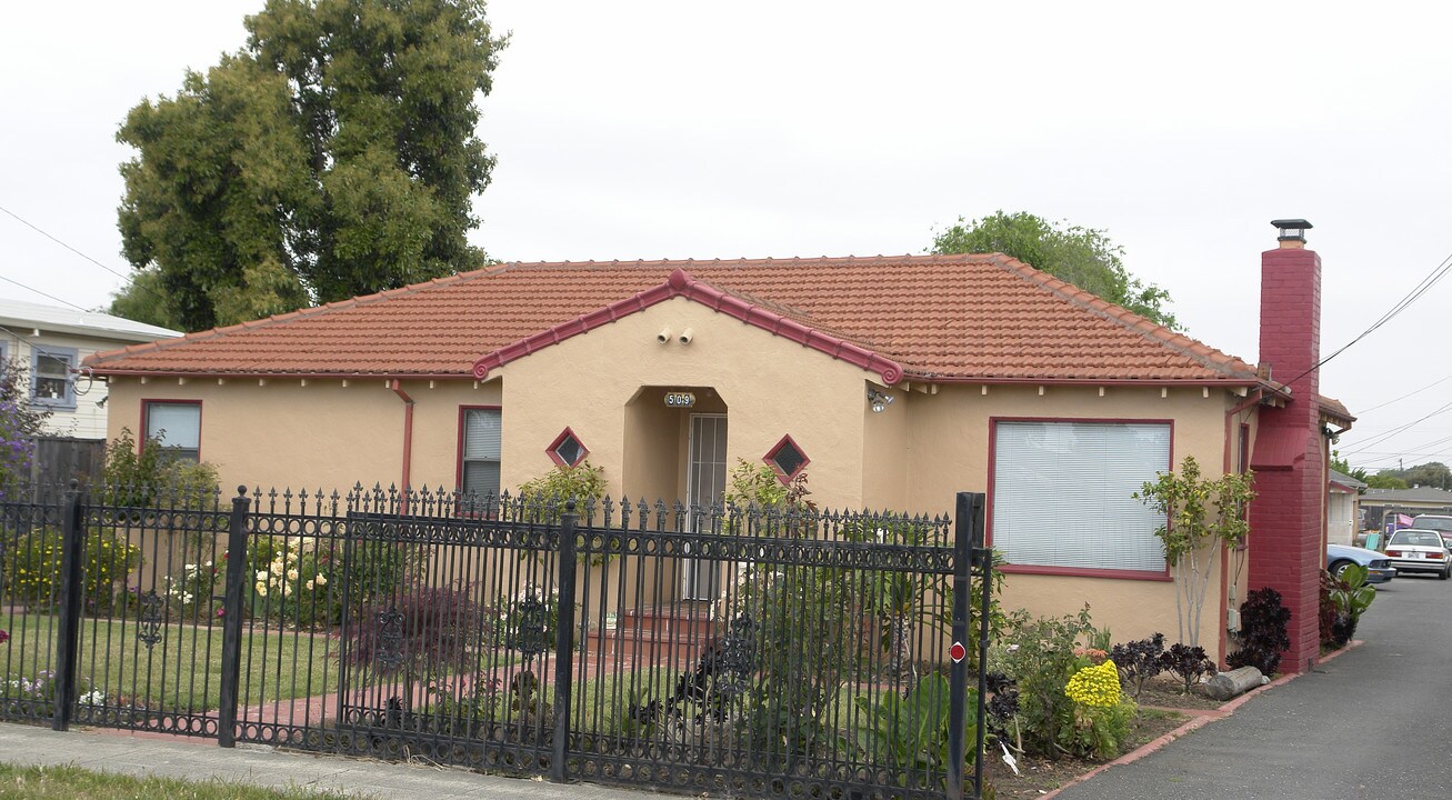 503-509 Bartlett Ave in Hayward, CA - Foto de edificio