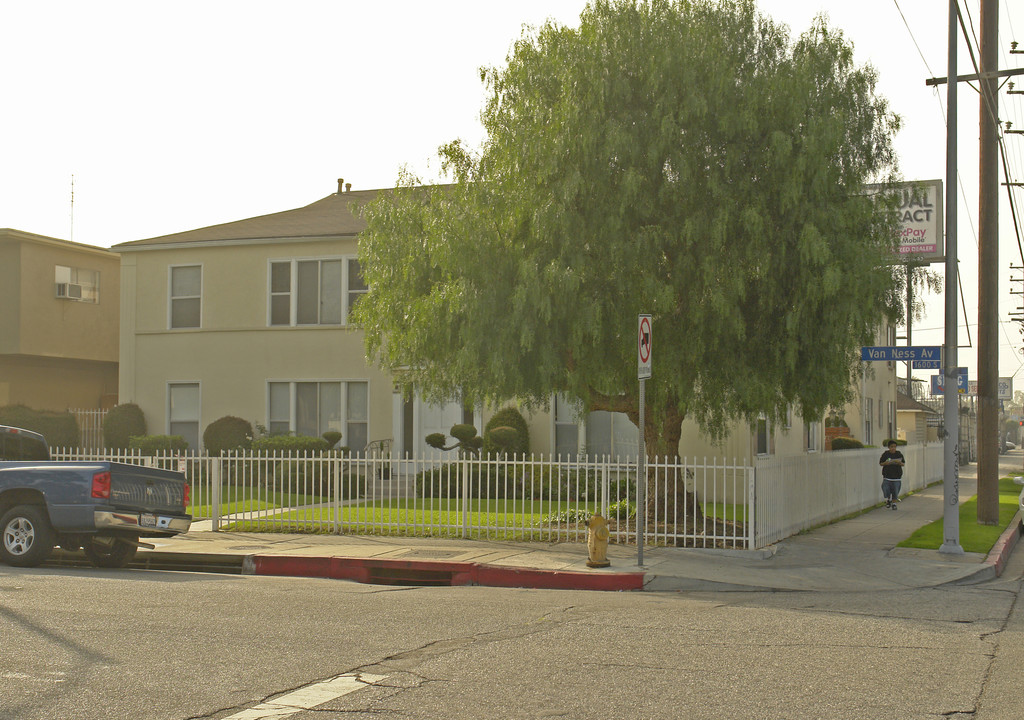 1601 S Van Ness Ave in Los Angeles, CA - Building Photo