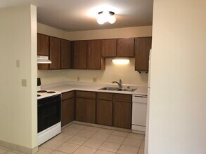 708 Mansfield Ct, Unit 708 in Hartland, WI - Building Photo - Building Photo