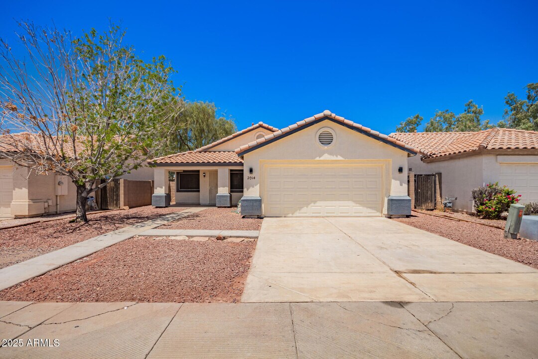 2014 N 84th Ln in Phoenix, AZ - Building Photo