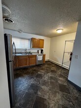 12250 Ellen Ave, Unit Apartment 3 in Anchorage, AK - Foto de edificio - Building Photo