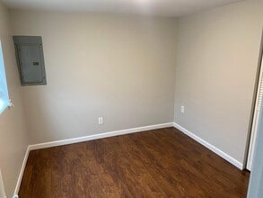 215 5th Ave, Unit 215 5th Ave Apartment A in South Charleston, WV - Building Photo - Building Photo