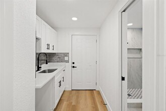 2008 Oakwood Ave in Tampa, FL - Building Photo - Building Photo