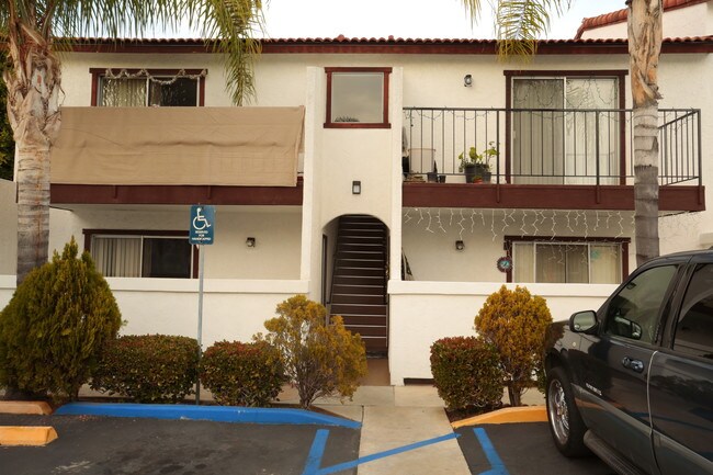 Plymouth Heights Apartments in Vista, CA - Building Photo - Building Photo