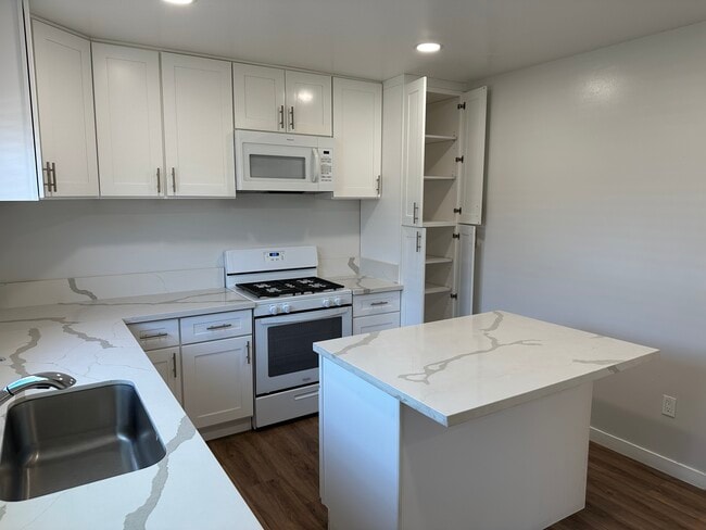 25120 Frampton Ave, Unit C in Los Angeles, CA - Building Photo - Building Photo