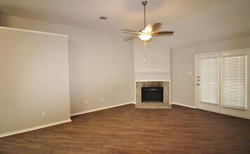 1147 Walnut Hill Ln in Desoto, TX - Building Photo - Building Photo