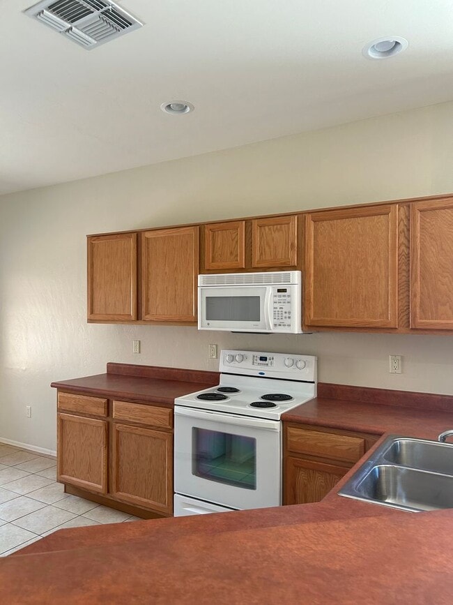 481 W Chardin Dr in Green Valley, AZ - Building Photo - Building Photo