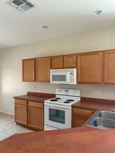 481 W Chardin Dr in Green Valley, AZ - Foto de edificio - Building Photo
