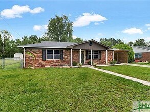 230 Deerwood Ct in Hinesville, GA - Foto de edificio - Building Photo