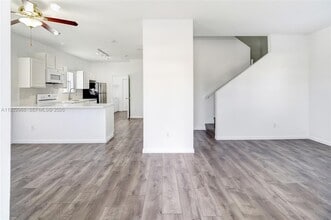 5610 SW 43rd St in Davie, FL - Building Photo - Building Photo