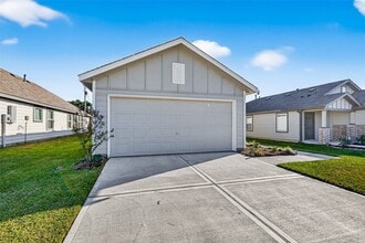 228 Laura Leigh Ln in Angleton, TX - Building Photo - Building Photo