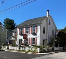 31 Green St, Unit Upstairs in Milford, NJ - Building Photo