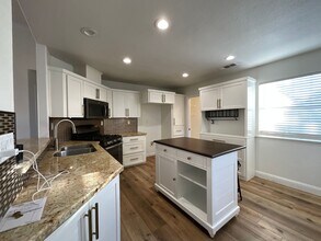 147 N Burgan Ave in Fresno, CA - Building Photo - Building Photo