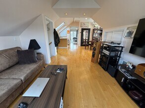 17 Skahan Rd in Belmont, MA - Building Photo - Building Photo