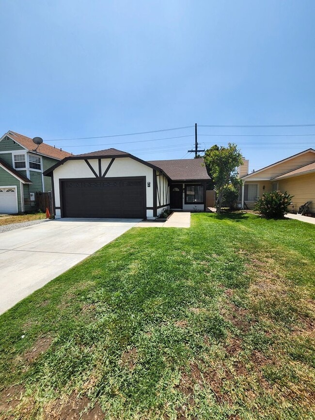 947 W Manzanita St in Bloomington, CA - Building Photo - Building Photo