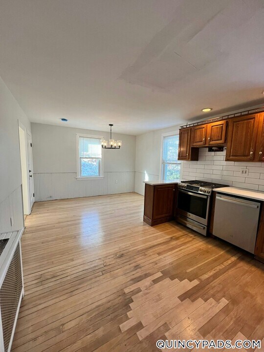 103 West St in Quincy, MA - Building Photo