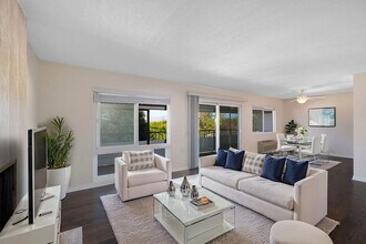 3111 Via Serena S in Laguna Woods, CA - Building Photo - Building Photo