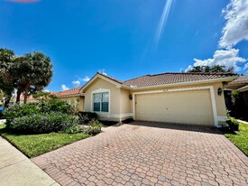 2048 Painted Palm Dr in Naples, FL - Building Photo