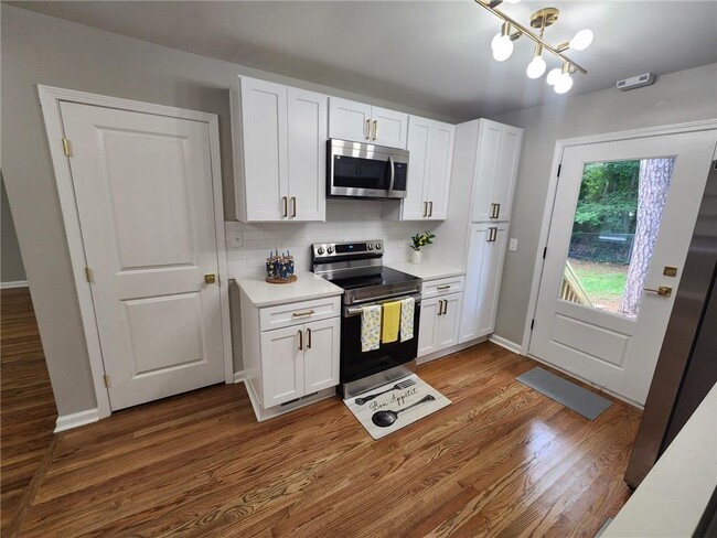 property at 1195 Starline Dr
