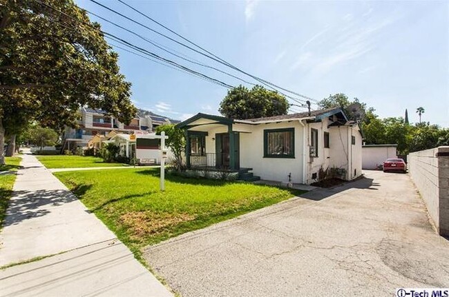 1802 E Glenoaks Blvd, Unit Front House in Glendale, CA - Foto de edificio - Building Photo