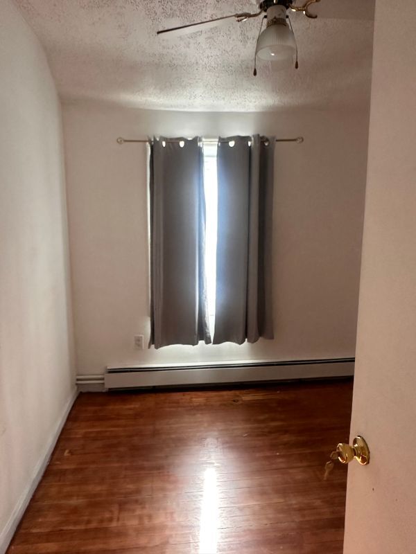 92-01 220th St in Queens, NY - Foto de edificio - Building Photo