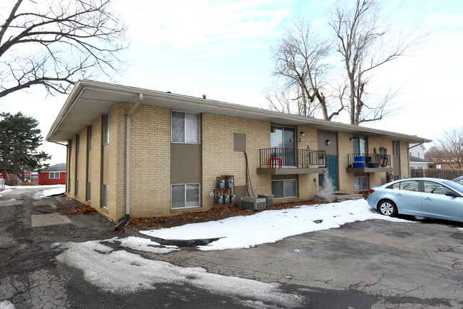 1711 NW 85th St in Clive, IA - Foto de edificio - Building Photo