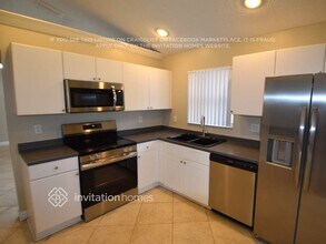 12152 NW 35th Pl in Sunrise, FL - Building Photo - Building Photo