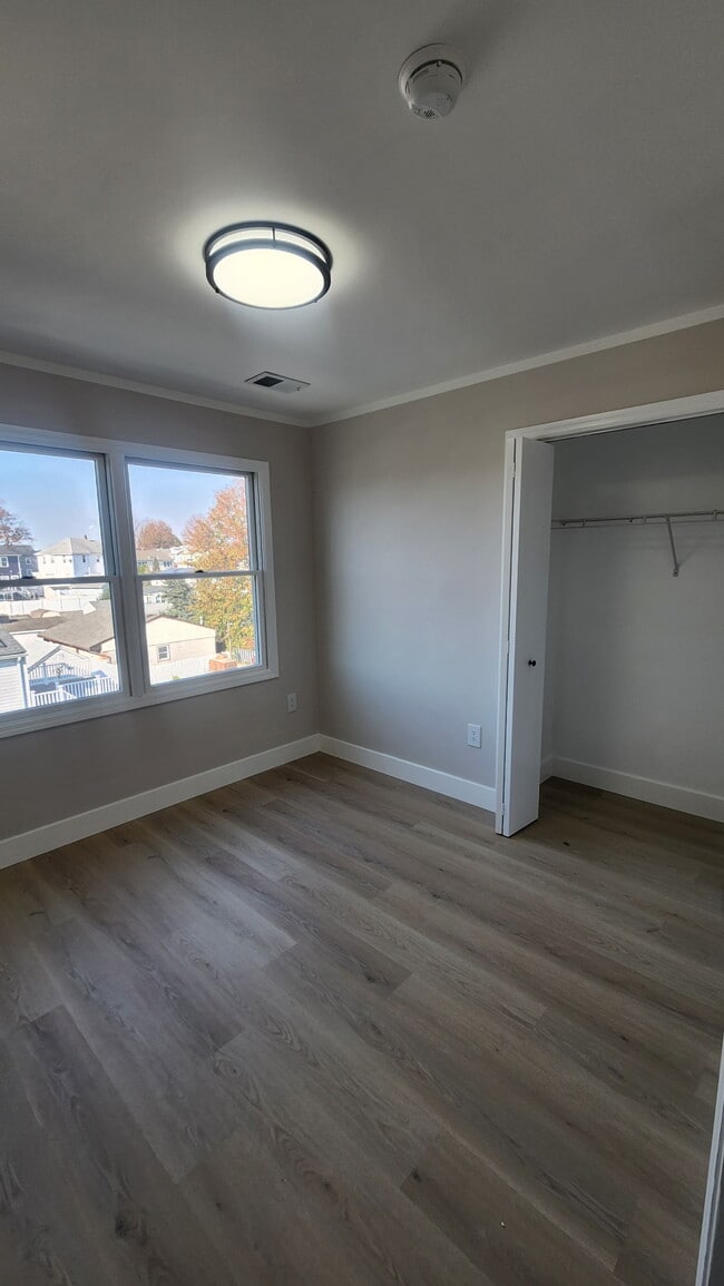 731 Lake Ave, Unit UNIT 2 in Lyndhurst, NJ - Building Photo - Building Photo