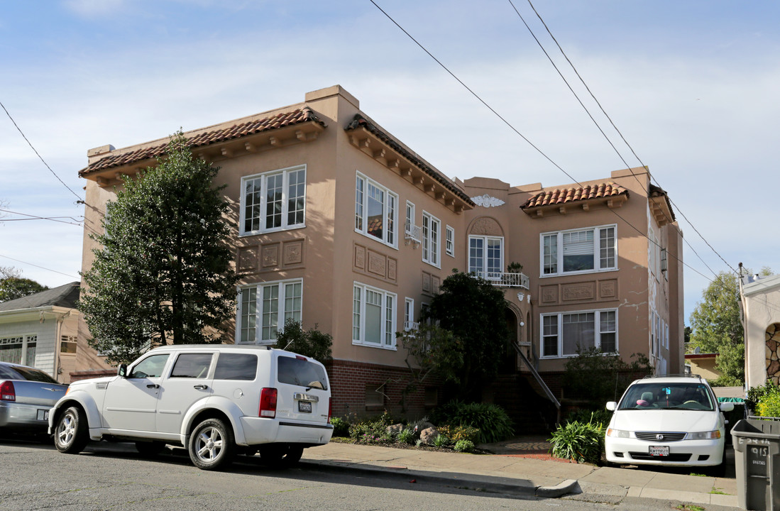 921 E 28th St in Oakland, CA - Building Photo